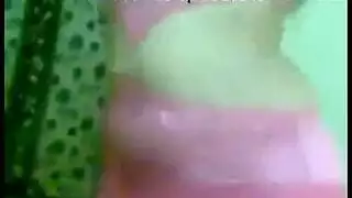 خادمة ممحونة على زبي