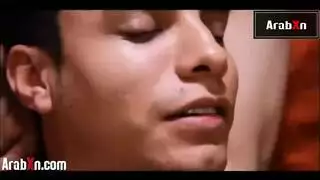 العمة الأكبر سنًا المشاغبة تتوسل لقم كريم عميق