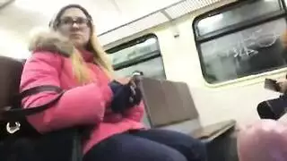 شاب يتحرش ب ام صديقه
