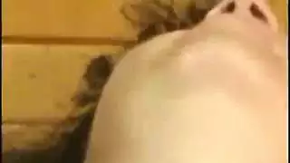 اخ يضع زبه على فم أخته و هيا نائمة