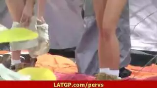 ثلاثية نسائية حصرية مع لحس صريح للفرج وعبادة الثدي