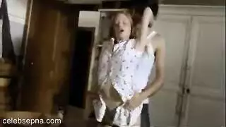 نجوم أفلام الإباحية ينكحون فرج مراهقة صغيرة سخيفة بقوة