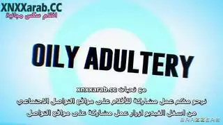 عملية استمناء زيتية ساخنة تجعله يقذف بقوة على مؤخرتها الكبيرة