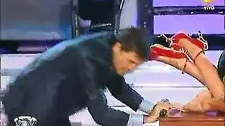 استعراض تعري إباحي مثير