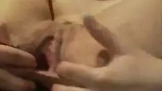 مشاهد صريحة في نادي التعري: أثداء متهيجة وشرج في العلن