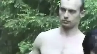 فتاة شاطئ إيطالية تبتلع السائل المنوي بعد ثنائي عنيف