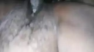 عنتيل بقضيب ضخم من القرية في مشهد إباحي صريح