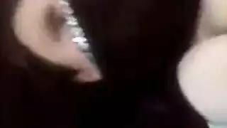 لقاء محرم: امرأة عربية مغطاة بالكامل تتعرض للجنس الوجهي