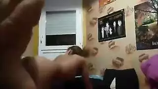 لقطات جنس مسروقة: رجل إسرائيلي يضرب فرجاً بعنف