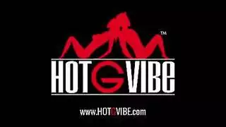 عرض حي في البار: عاهرتان تمارسان الجنس بالأدوات الاصطناعية