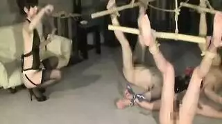 جماع ثلاثي وحشي وألعاب عبودية جنسية