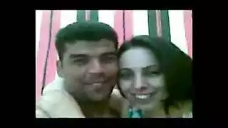 عراقية حارّة تظهر فرجها قبل رحلة شرجية خشنة