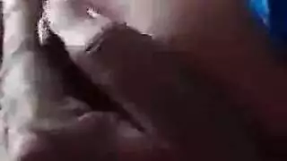 اللعب بالألعاب يتحول إلى مشهد إيلاج مزدوج صريح
