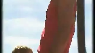 خيال رباعي صريح: الأصدقاء يشاهدون بينما نجوم الإباحية يمارسون الجنس بشراسة