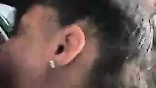 أمنية إباحية تتحقق: سمراء ساخنة تواجه عشيقاً ناضجاً مهيمناً