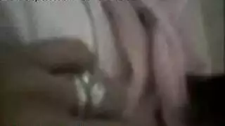 يلحس حلمات بزازها