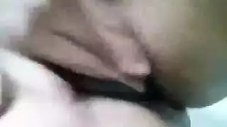 إباحية خارجية: عاهرة زرقاء الشعر ذات أثداء ضخمة تُملأ بالسائل المنوي