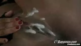 سمراء متهيجة تأخذ شرج قاسي في حدث إكس إكس إكس عام
