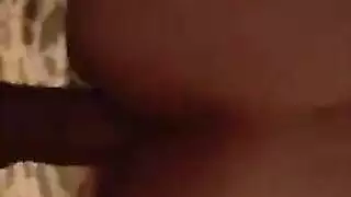  مراهقة تفتح كسها المبلول على مصراعيه للجماع العنيف