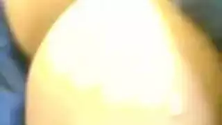 كبيرة السن تنتاك في طيزها