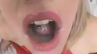 تضع شي في كسها