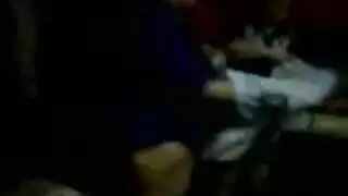 لابسه تيشيرت نص كوم ابيض