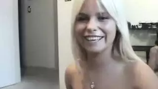 فعل فم ماهر: مص القضيب ولحس حتى الانفجار