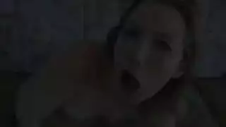 ينيك صديقتها امام تلفاز