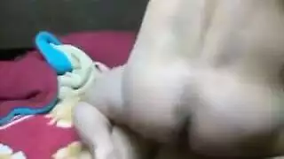فتاة خبيرة تبتلع كل بوصة من زبه الصلب