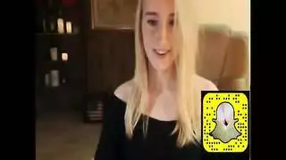 عاهرة أمريكية تقدم عرضًا عاريًا على سناب شات للمعجبين