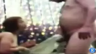 مشهد إباحي خام لأب عربي