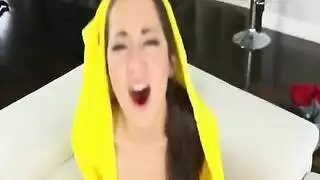 مراهقة كندية تأخذ جنسًا خشنًا لمكافآت اللعبة