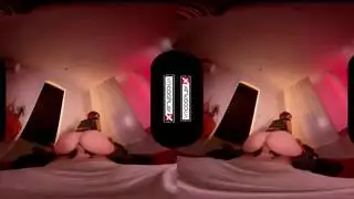 مص واقع افتراضي غامر: فتاة رائعة تعمل على قضيب سميك من منظور الشخص الأول