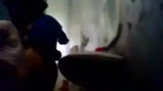 جنس حمام قاسي: يمارس الجنس مع زوجة أخيه بعنف