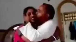 رجل باكستاني يضاجع جارته الشهوانية في علاقة سرية