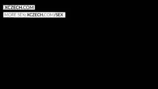 لقاء تبادل حديثي الزواج: حفلة جنس جماعية مع لحس فرج ونيك جماعي