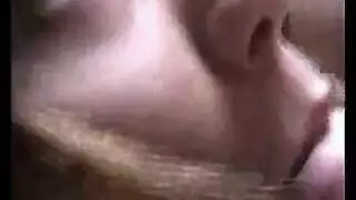 عارضة عراقية كبيرة المؤخرة تُمارس معها الجنس بوضعية كلابية في فيلم بورنو