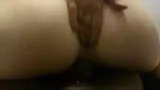 أخ مسيطر يعاقب أخته