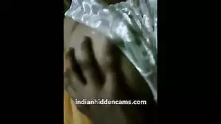 أثداء صناعية كبيرة تمص وترضع في دردشة فيديو للكبار