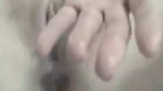 فتاة سمراء deep fingering وقذف في الحظيرة