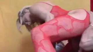 شاب جامح بقضيب ضخم جماع صريح وقاسي