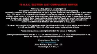 مص إباحي صريح: شقراء مثيرة تأخذ كل البوصة وتحب الطعم