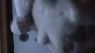 منقبة بقميص النوم الاحمر