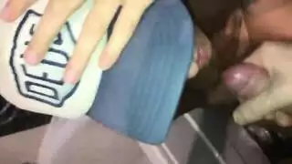 لديها الحمار الجولة ويريد الجنس الشرجي فقط