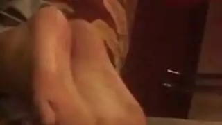 جلسة تصوير كارينا الصريحة تلعب بفرجها المبتل