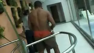 أطل الكس دحش الراس به