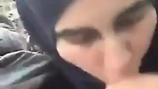 فلاحة مصرفية تمص الزبير