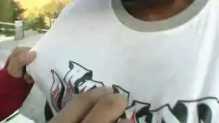 قضيب أسود منتفخ يملأ فرجًا صغيرًا ضيقًا