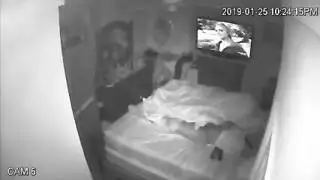 أم عربية ساخنة: كسها المبلل يُدمر بقضيب كبير