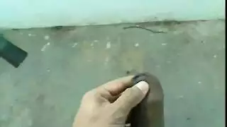 جلسة استمناء خارجية علنية تنتهي بقذف منوي غزير